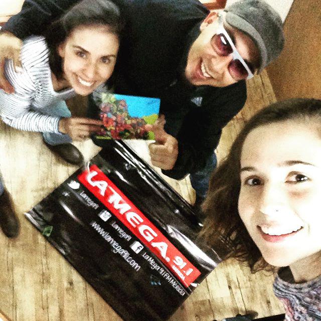 Fueraderango91's tweet photo. Gracias @mmolinart por visitarnos, pasamos un buen rato. Éxitos con "Zapatos nuevos" http://t.co/yvwyMAfDtH