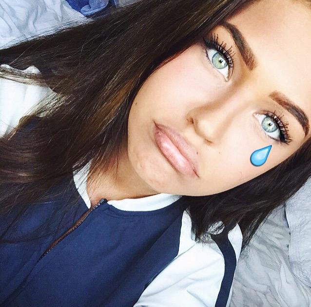 kelluuxxx's tweet photo. Donc elle c'est une 2000?😰😰 http://t.co/Kv0iLED2dq