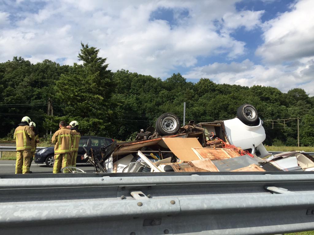 Camper over de kop geslagen op de #A12. En dus weer in de #file
