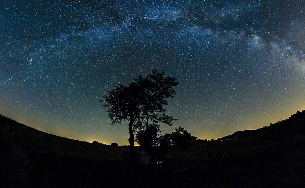 Folha de S.Paulo on Twitter: "Via Láctea é vista a olho nu durante uma  noite de verão na Hungria. Veja mais imagens do dia: http://t.co/4ImKtDeSLJ  http://t.co/MiImuSpYPa"