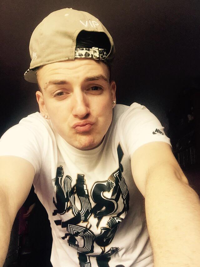 Mcshine1's tweet photo. #ldn #loving life http://t.co/OnEjt9ukap