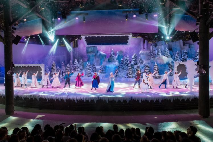 DLPNewsEN's tweet image. #DidyouKnow ? It took 1,500 hours to build the scenery of the stage for  "Frozen Sing-along" show.