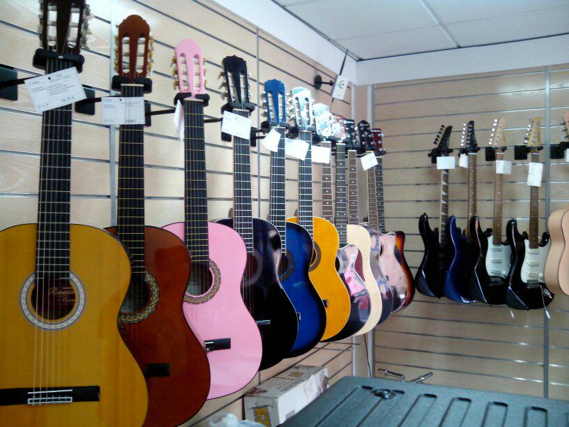 oltrainstrument's tweet image. Ven y elige tu guitarra. Tenemos la que mas se adapta a tus necesidades