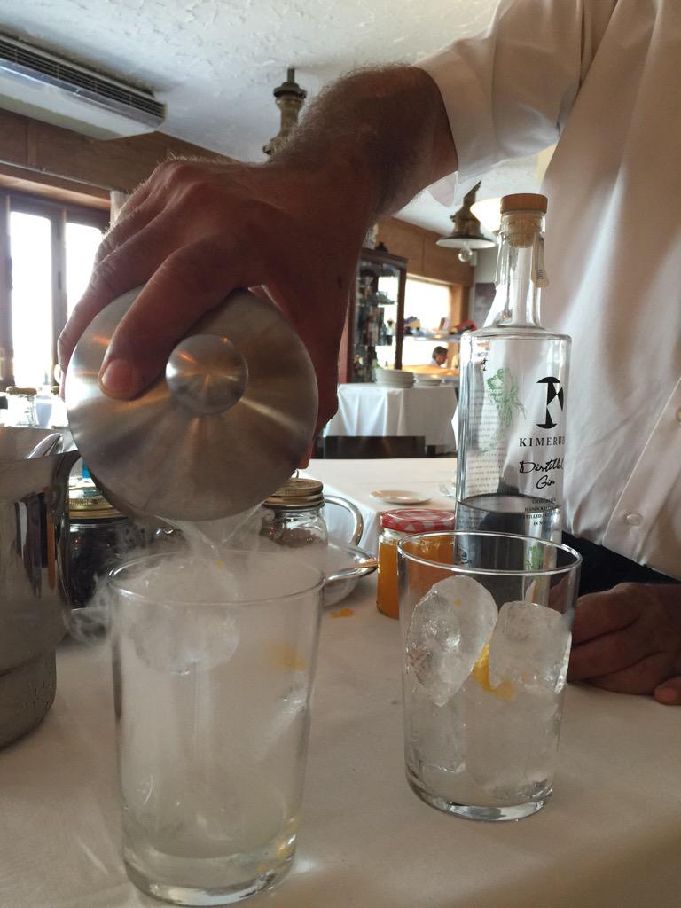 GradoaGrado's tweet photo. @orsiel @pablomarinojose disfrutando mucho de la sabiduría y experiencia de Jose. @kimerudgin y caviar de naranja http://t.co/2alr1Jjd9P