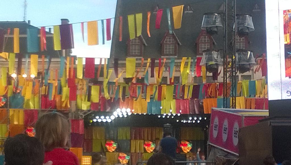 LombaertMarco's tweet photo. #Roeselare had deze nationale Feestdag alle kleuren van de regenboog 🌈 http://t.co/EOgCnYK1Y6