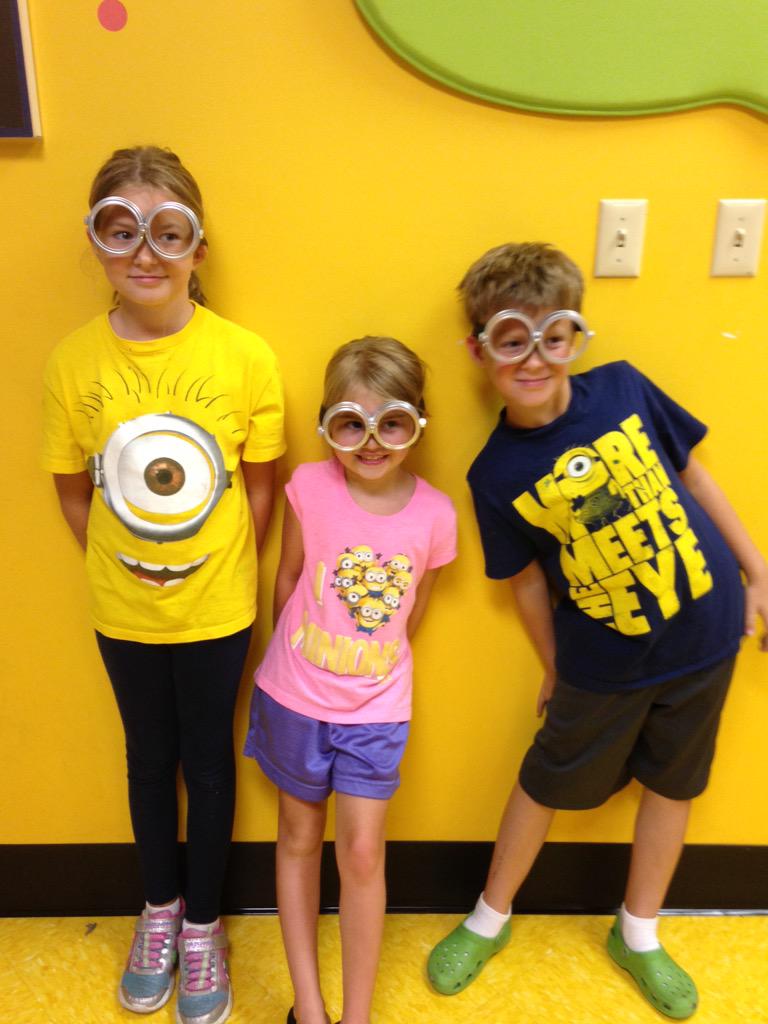 KlmausMaus's tweet photo. Minions have taken over the art camp! #elementaryartcamp #minions #lcabulldogs http://t.co/2Y631Fll5k