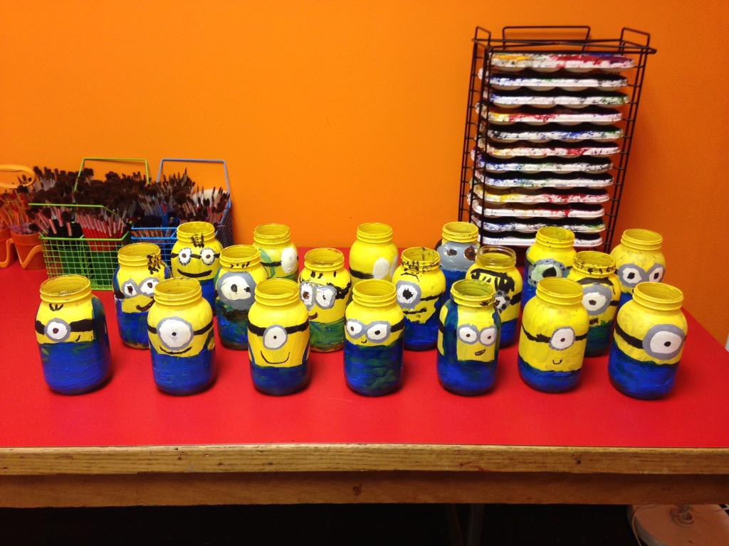 KlmausMaus's tweet photo. Minions have taken over the art camp! #elementaryartcamp #minions #lcabulldogs http://t.co/2Y631Fll5k