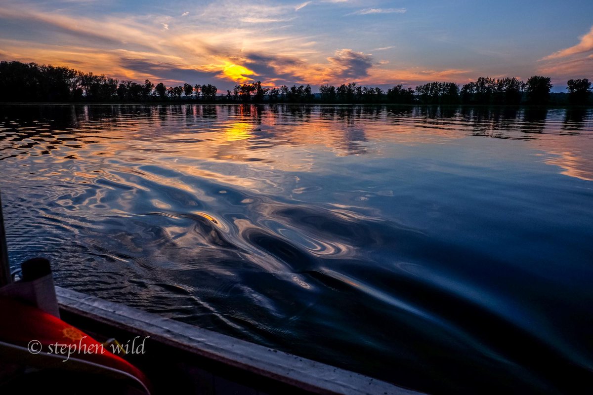 SWildPhoto's tweet photo. Sunset on the Ottawa river #Ottawa #water #summerfun  #boating #Ontario http://t.co/nJSOHLBoqe