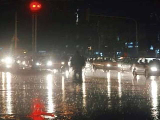 etribune's tweet photo. Parts of Karachi plunge into darkness as city receives first monsoon rain http://t.co/KCPOetpsSH #Monsoon #Rain http://t.co/z2Gr2FwOmP