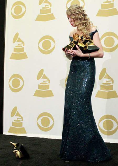 xxxebyfc's tweet photo. @NICKIMINAJ SORRY http://t.co/7wchGuHx7x