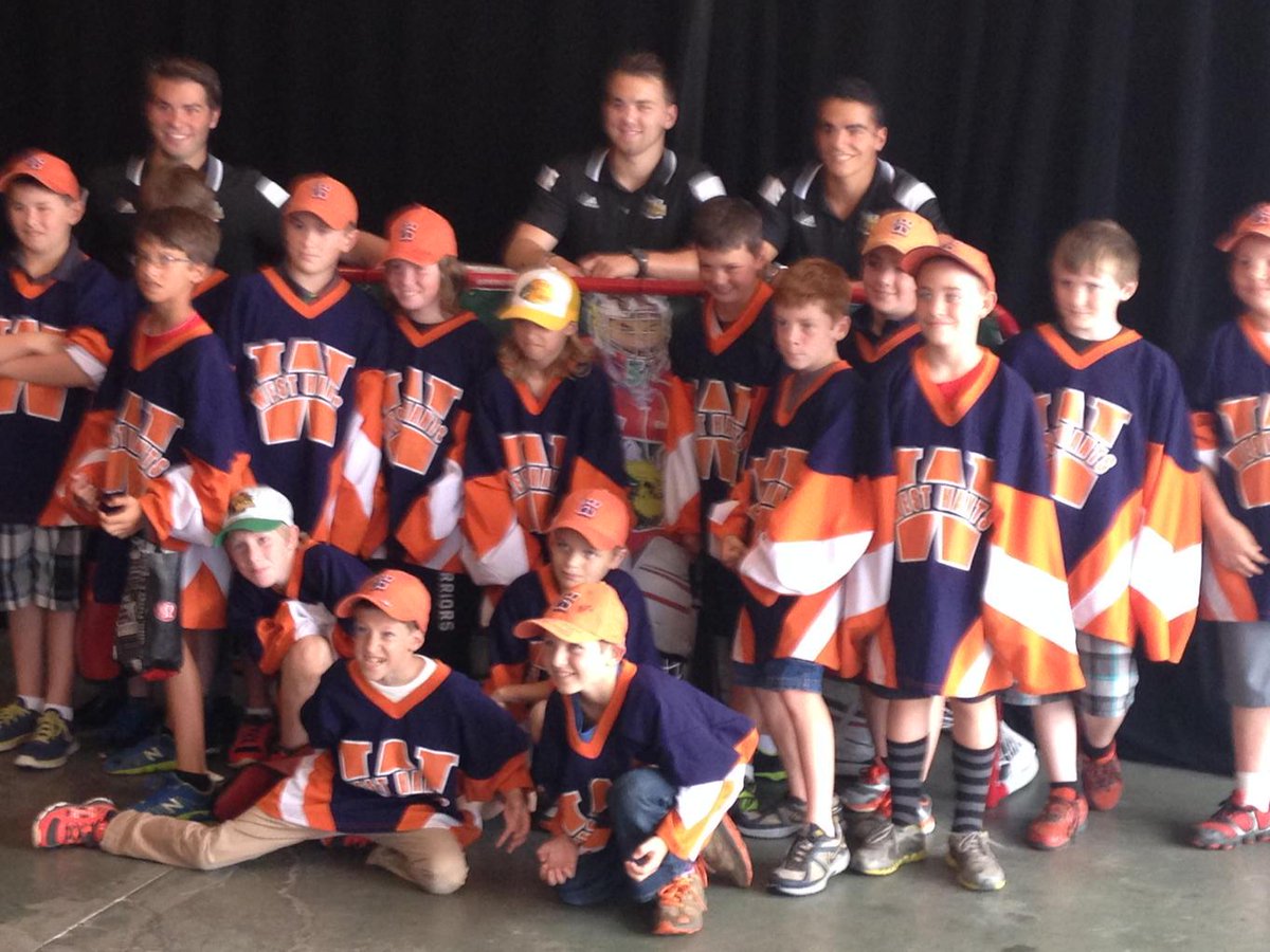 ianmacarthur1's tweet photo. The winners @CTVMorningAtl West Hants atom B enjoy Fan zone with @ Hfxmooseheads at Phoenix Champions for Change. http://t.co/nP6yC7mxXe
