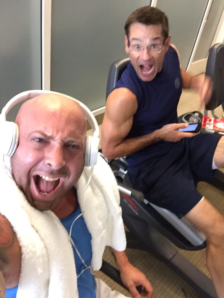 EnExtreme's tweet photo. I don't know how this guy does an hour of this every day! 20 minutes for me! @Equinox  #equinoxmademedoit http://t.co/UGHWkdgsAB