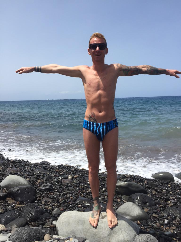 CKd9f7FUkAAu_Q_.jpg:large