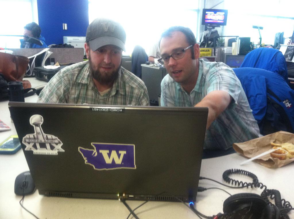 SteveTVNews's tweet photo. #Adorbsies @photog_feds @FrankKOMO #liveonkomo #GoCougs http://t.co/rcjPwJyvTa