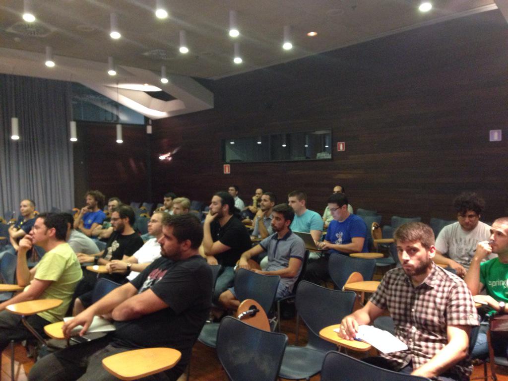 seedrocket's tweet photo. Empezando el primer #bcntechmeetup #dockerbcn con .@alexsotob cc @barcelonactiva http://t.co/xN4hlQqJu8