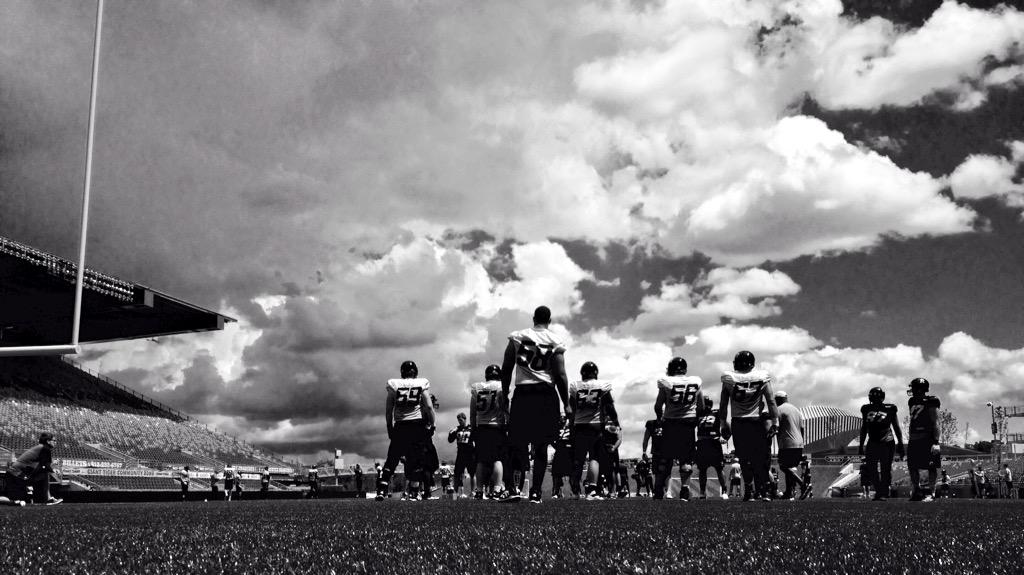 CampusCrew88's tweet photo. RT @REDBLACKS: Calgary prep. http://t.co/akbHEO2JC8
