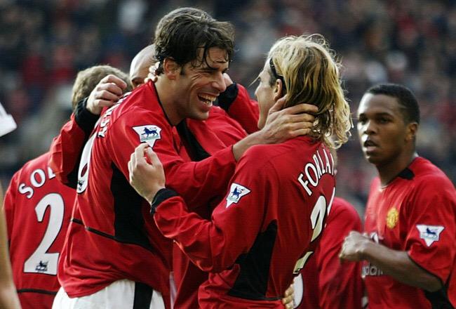 noseasmalotv's tweet photo. Izquierda: Forlán con “la bestia” Van Nistelrooy. Derecha: Forlán con la bestia de Sandoval. http://t.co/jIcIRIUipd