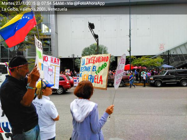 lizardo_jesus's tweet photo. #21Jl CARABOBO: @PyMActivos PROTESTARON FRENTE a Bicentenario Av Bolivar,Valencia #EstallidoSocial2015 @SandovalCesar http://t.co/x1TPfzUkXY