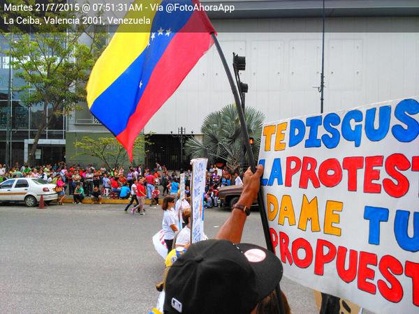 lizardo_jesus's tweet photo. #21Jl CARABOBO: @PyMActivos PROTESTARON FRENTE a Bicentenario Av Bolivar,Valencia #EstallidoSocial2015 @SandovalCesar http://t.co/x1TPfzUkXY