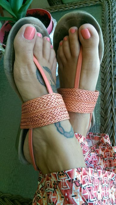 Thank you to my boot wearing slave. The mani pedi was a very nice little treat! http://t.co/g8jbmoVb<a href="/tag/femdom"class="tags"><span>#femdom</span></a><a href="/tag/footworship"class="tags"><span>#footworship</span></a>