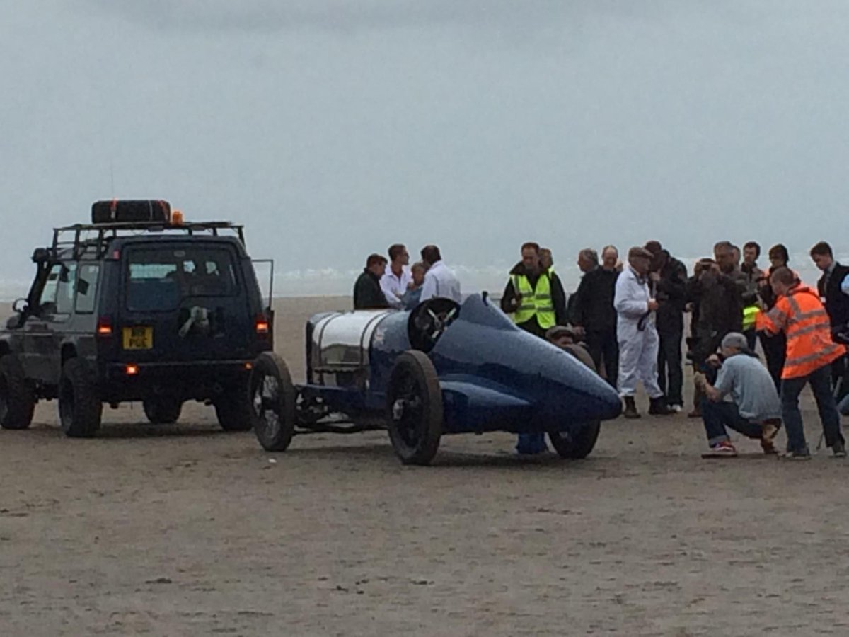jayneowen's tweet photo. #bluebird on Pendine beach today. http://t.co/uH9euyWpS5