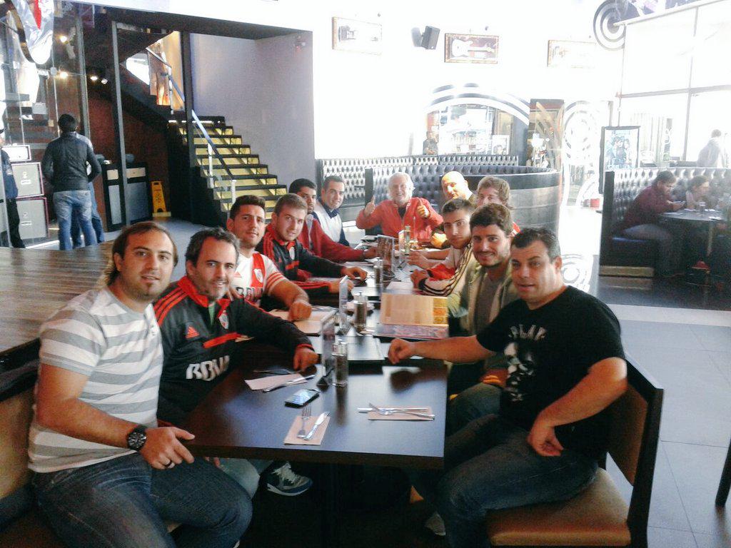 Almuerzo Riverplatense en  #HardRockCafe <a href="/javiormaechea/">Javier L. Ormaechea</a> <a href="/zeppecampbell/">Nicolas Campbell</a> <a href="/JorgeMannino/">JMannino</a> <a href="/PatrickCamp_Lac/">Patrick Campbell</a> <a href="/YankiMartin/">Rolando Martin</a>