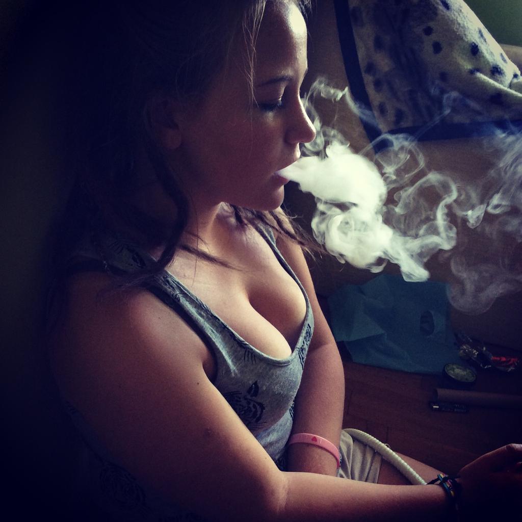 IsTheHolyweed's tweet photo. Good afternoon http://t.co/d2m55ktZHV