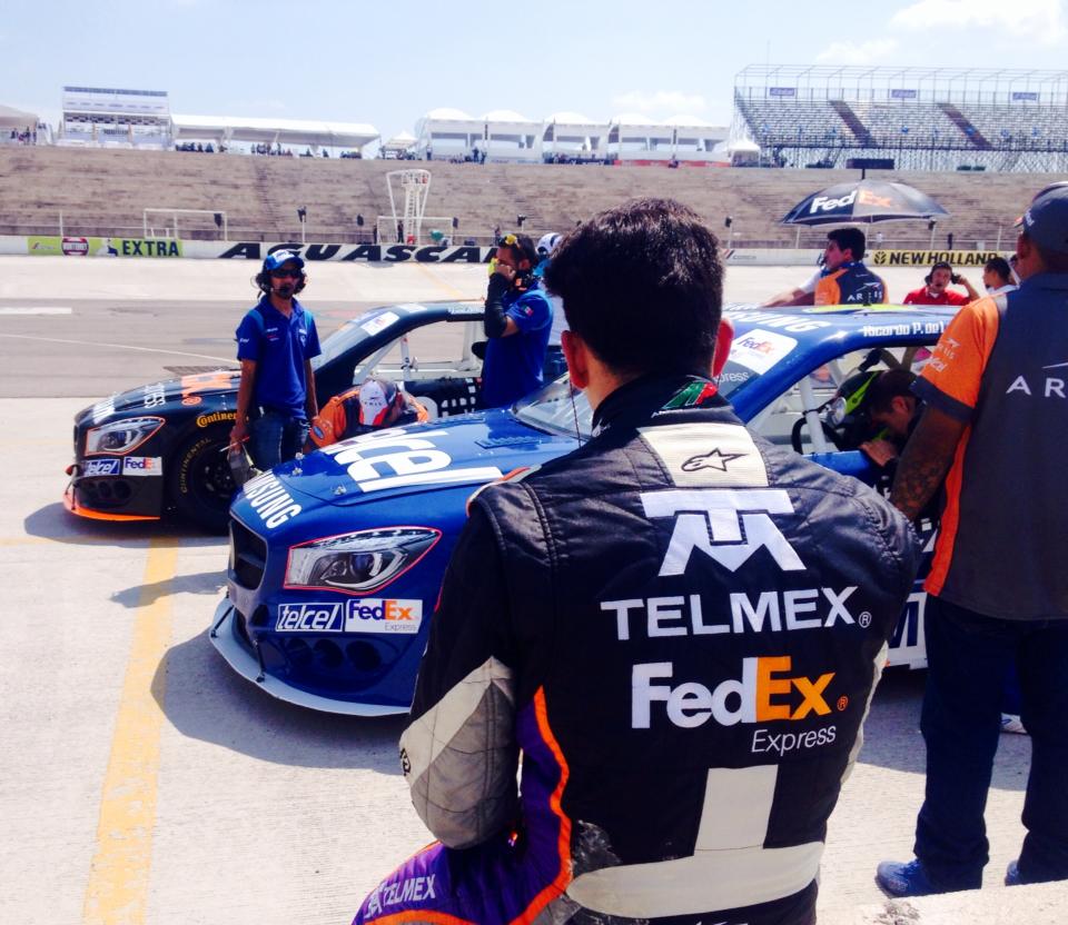 escuderiatelmex's tweet photo. "Estoy muy agradecido con Escudería Telmex por el coche que me dieron en #AgsFest", @1AntonioPerez #SúperCopaTelcel http://t.co/Xj1UqZvcqC