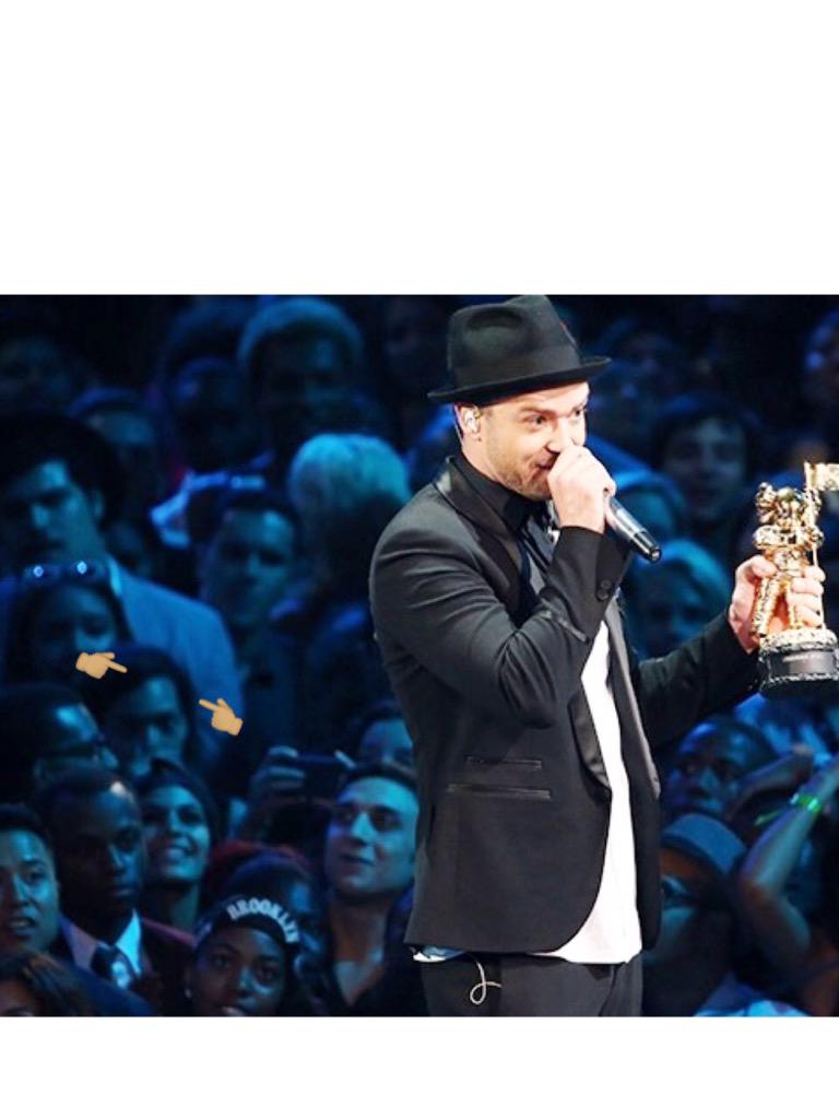 krissyalyssax3's tweet photo. when ur lowkey in a pic with ur fave @jtimberlake ๐ญ๐ญ๐ญ @mtv #2013VMAS http://t.co/FwG1wd1HxS
