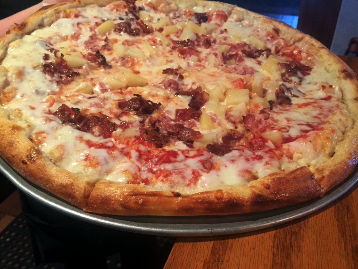 Bullfrogs_Bar's tweet photo. Tuesdays and pizza go hand-in-hand at Bullfrogs! 50% off pizza 5-9 PM. 🍕 http://t.co/dsaCrzgPsR