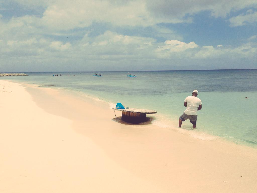ThinkKreyol's tweet photo. Une belle journée ensoleillée pour se balader sur la plage du Souffleur à Port-Louis #ThinkKreyol #PBO #Tourisme http://t.co/UZOAtv3VTN