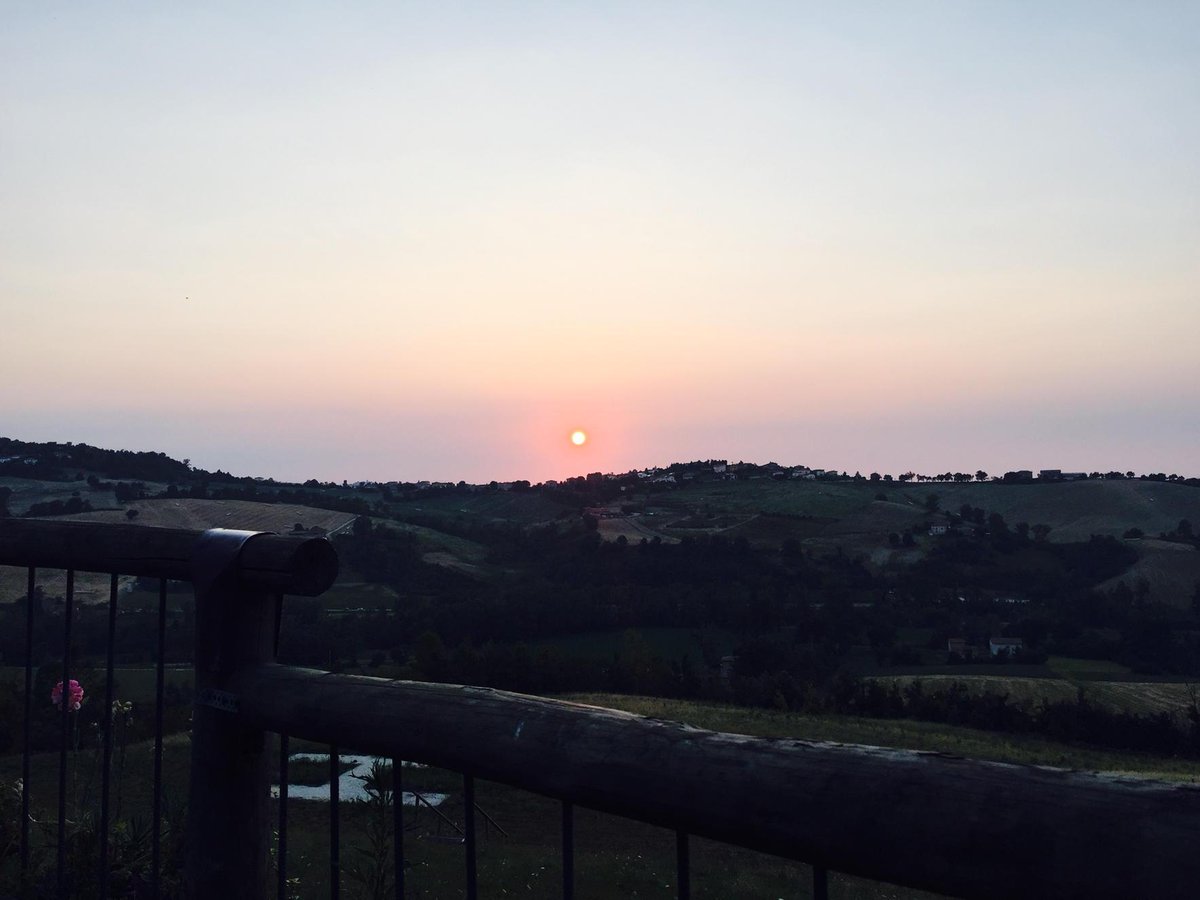 abazzani's tweet photo. Tramonto alla Cicala #ristorantelacicala #maranello http://t.co/kedQ4otNem