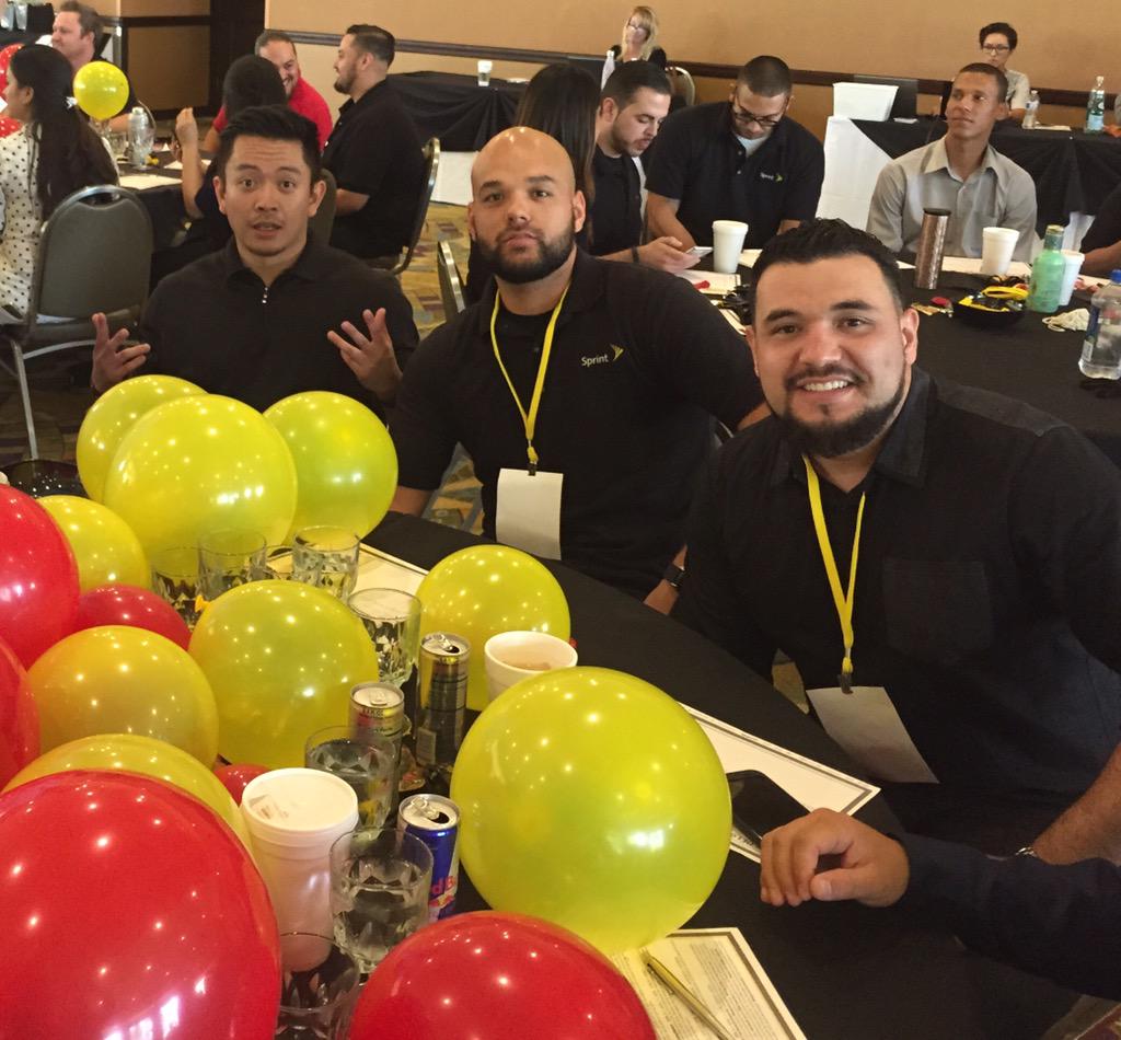 JROSELL01's tweet photo. LA #Wolves learning how to balance both sides of our business! #LALVRetailFun @blee01 @Sprint_West http://t.co/uIcQgfEb0R