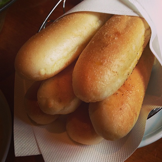 olivegarden's tweet photo. We know who A is, we don’t know who A is. We’ve heard it all before, so we’re just gonna eat breadsticks. #PLL http://t.co/v3rNtgIjWX
