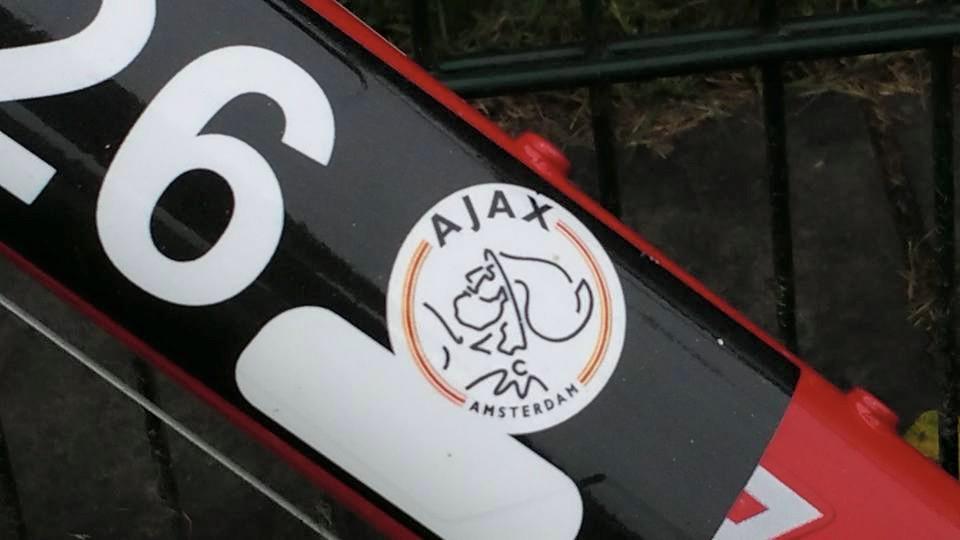 KuipTalk's tweet photo. Clasie didn't want to leave yesterday as his bike had a Ajax sign on it. Staff had to remove it! #SaintsFC http://t.co/W2s1U99Js7
