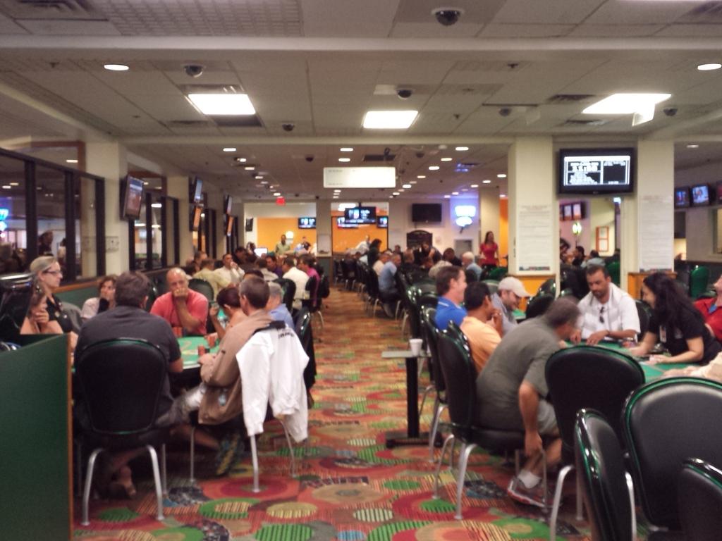 PPCPokerTour's tweet photo. Big start at #PPCNaples. 110 in 1st Main Event satellite. 8 seat to be awarded #PPCSeason3 http://t.co/StdKqeNcpa