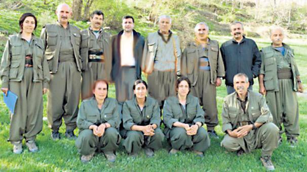 ZaitAkgun's tweet photo. Hepiniz 40yıldır kan döküyorsunuz,asker kadın çocuk demeden,şimdi utanmadan barıştan bahsediyorsunuz.

#KatilDemirtaş http://t.co/ibVpvNs4bo