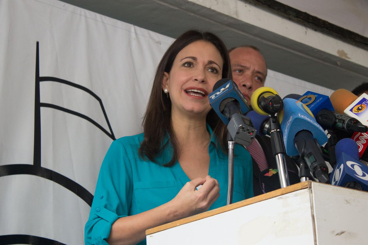 ConVzlaComando's tweet photo. El CNE está obligado a aceptar postulación de @MariaCorinaYA http://t.co/9YrXJ2usy5 http://t.co/uPsJMWXs8g