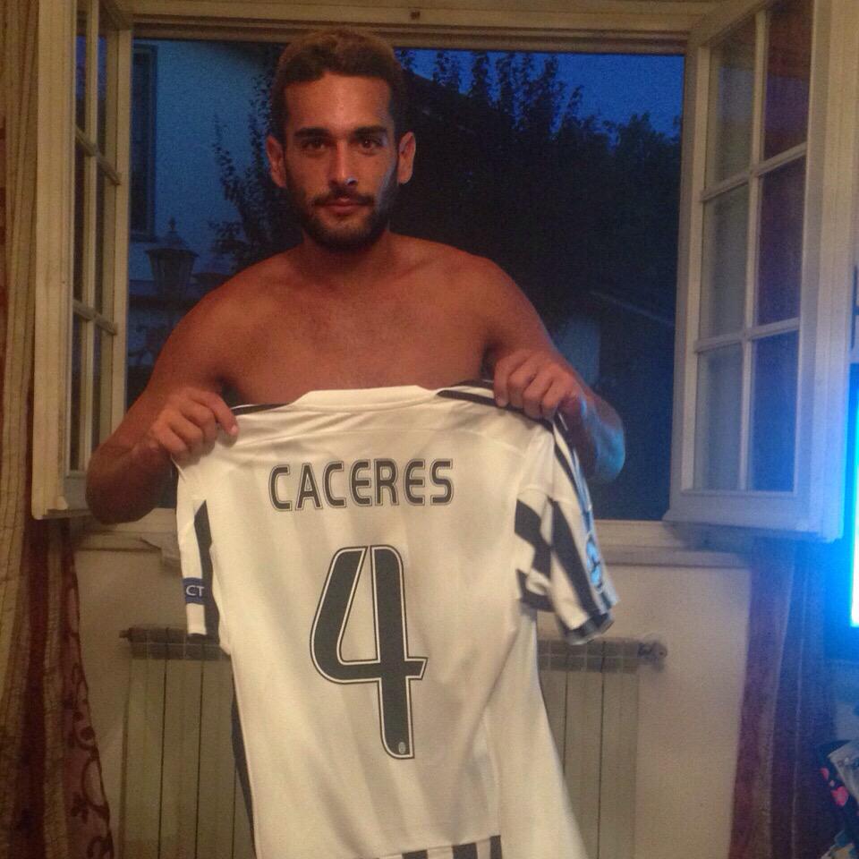 maltanamassimi1's tweet photo. Arrivata come ogni anno solo #mc4 #elpelado #cacers manca solo la firma amico😜 http://t.co/ZGVNZXwsds