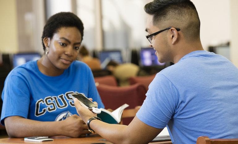 centerdigitaled's tweet photo. Unique charging stations power mobile devices at universities http://t.co/I1ZgQhAu1f @websteru @CSUSBNews http://t.co/XXuxBCL1RV