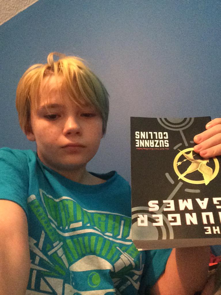 thenarchy's tweet image. Time to read for my book report