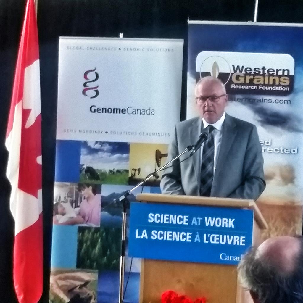 SaskPulse's tweet image. Minister Stewart announces SK gov is co-funding genomics work with $2.6 million from the ADF program #pulseresearch