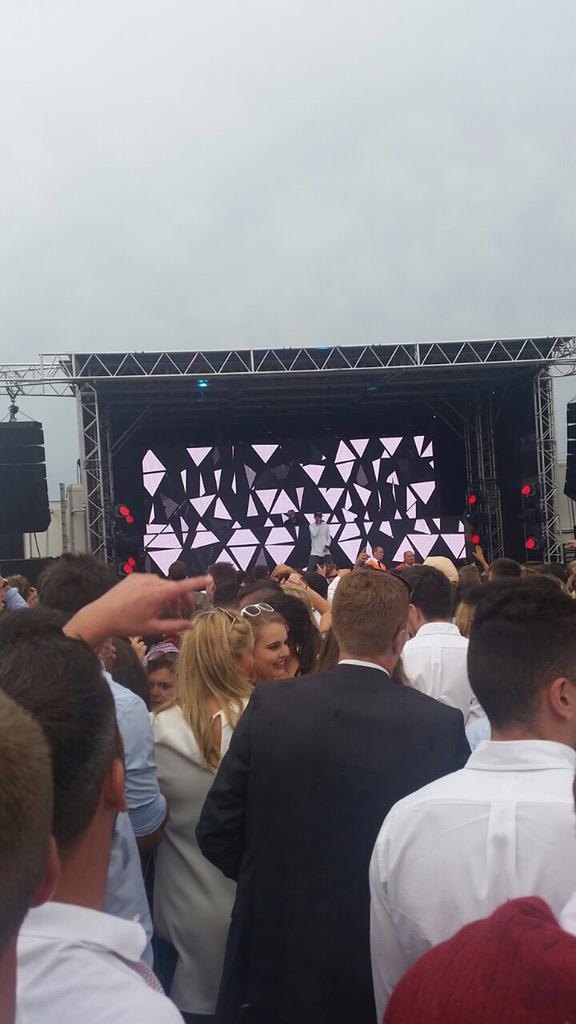 rolley69's tweet photo. Awesome day at the races topped of with @DJDannyHoward @DJFreshUK #Awesome #TopDay http://t.co/cDm84dsNk1