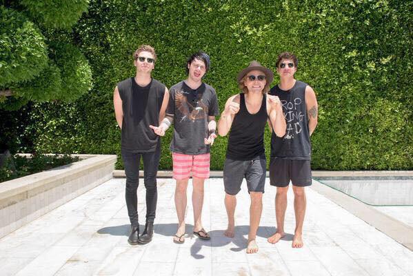 Your5SOSupdates's tweet image. my #TeenChoice for #ChoiceSummerMusicStarGroup is @5SOS