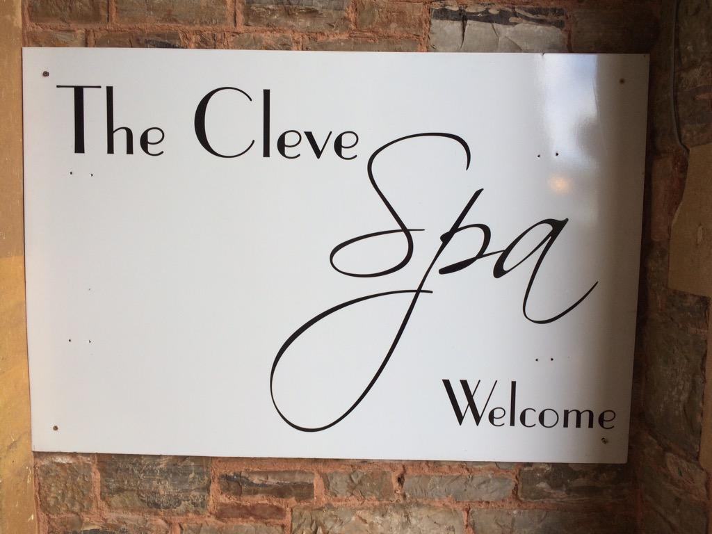 harrys_cider's tweet photo. A great day delivering to @BarringtonBoar @TheCleveSpa We hope it goes down well #HarrysOriginal #Ciderlove http://t.co/jQf5AYBm1k
