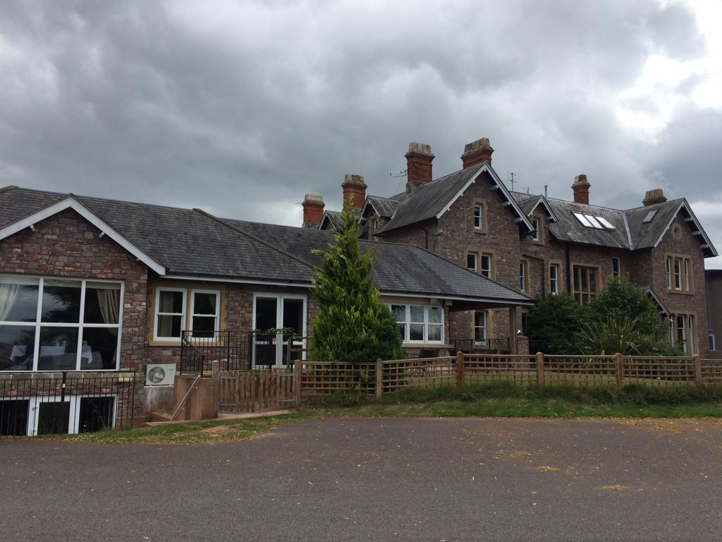 A great day delivering to <a href="/BarringtonBoar/">Barrington Boar</a> <a href="/TheCleveSpa/">The Cleve Spa</a> We hope it goes down well #HarrysOriginal #Ciderlove