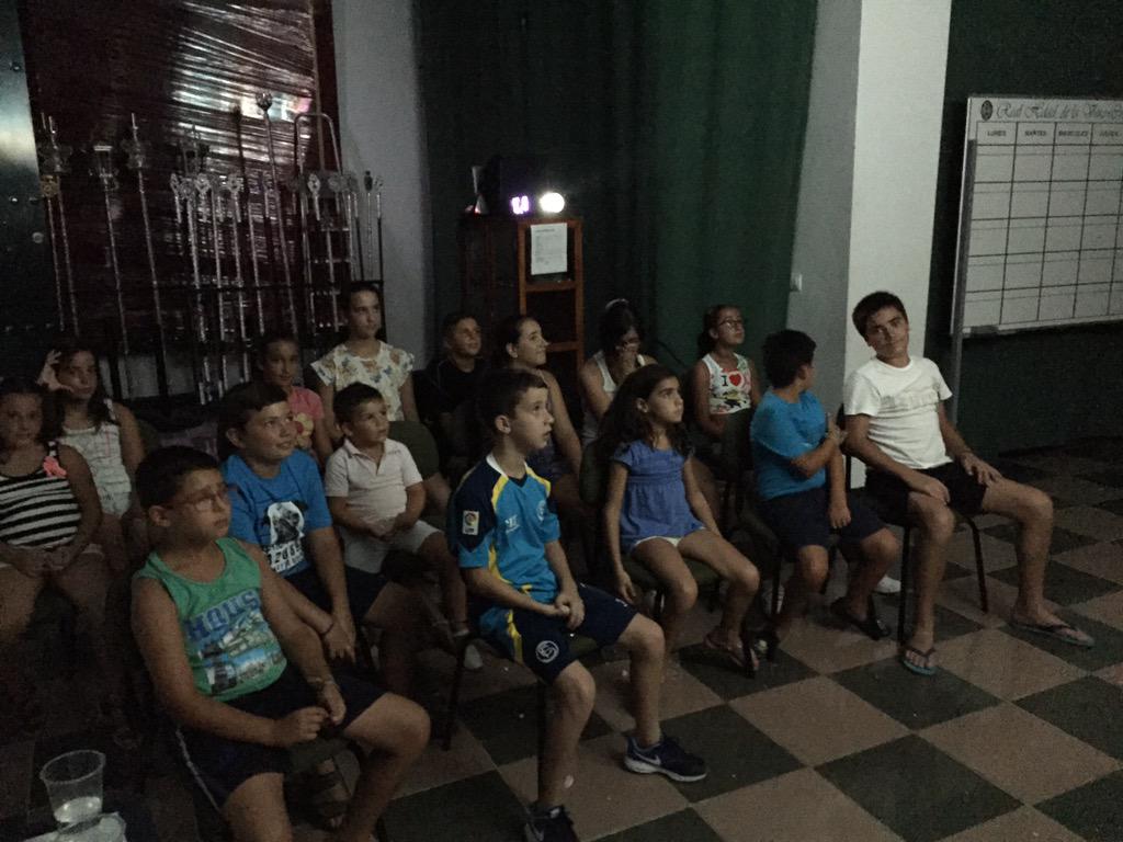 GJVeraCruz_LC's tweet photo. Sesión de cine de nuestro grupo joven @veracruzcabezas http://t.co/SKnyY7p2XO