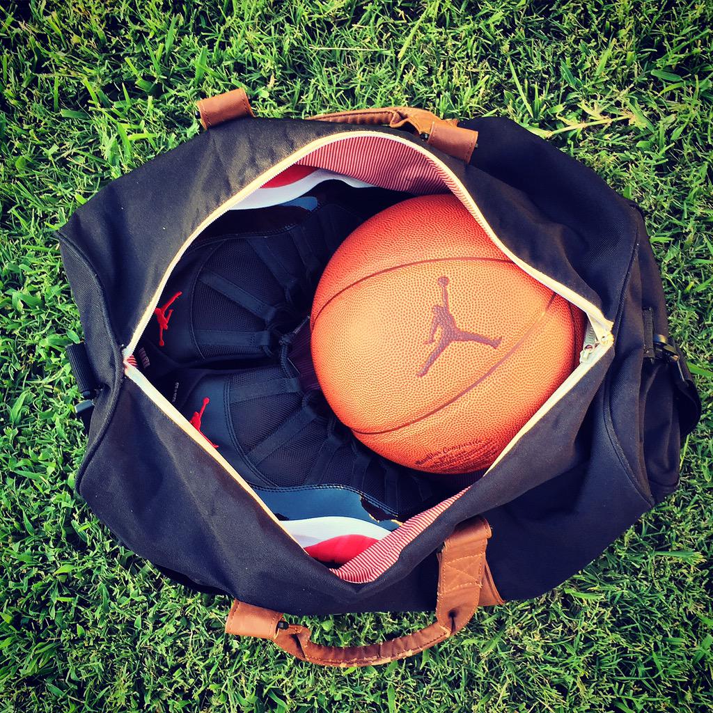 KicksInTheBag's tweet photo. 🍞Breds In The Bag 🏀 #AJ11 #AJXI http://t.co/iSxPPKyxz9