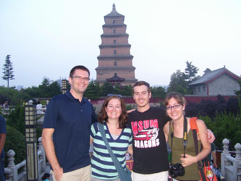 Robb_MSUM's tweet photo. I vacationed in China for ten days so obviously I had to represent MSU Moorhead! #DragonPride  #MSUMDragons #MSUM http://t.co/V7OUqRZ5do