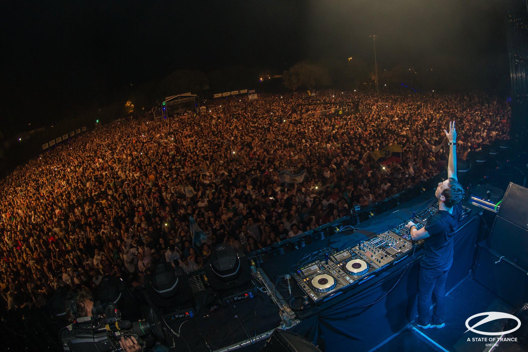 Happy Birthday thanks for your music...I hope in Argentina back!! 